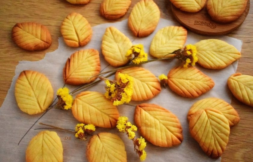 1. Этап. Печенье Весенние листья: Обязательно остудите печенье. Храните готовое печенье в плотно закрытой емкости.