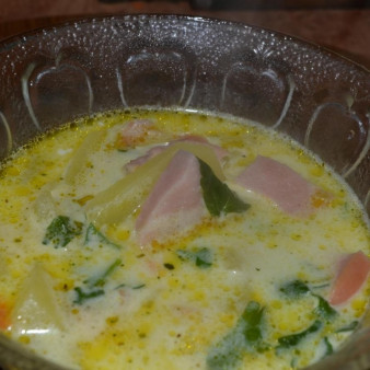 Суп с сосиской