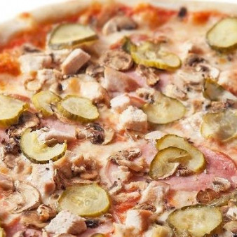 Пицца с курицей и ветчиной