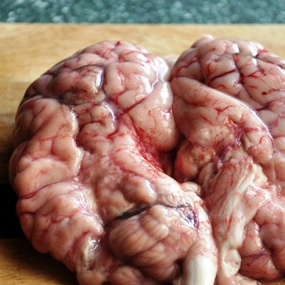 1. Этап. Панированные мозги: Вот так наше выглядит сырье для нашего блюдо. Зрелище не для слабонервных, не так ли?:)