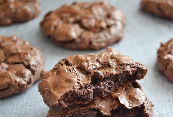 1. Этап. Шоколадное печенье с перцем: 7. Оставьте печенье до остывания, а затем подавайте к столу.