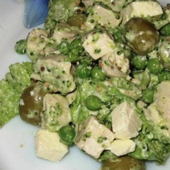 Салат с курицей и брокколи