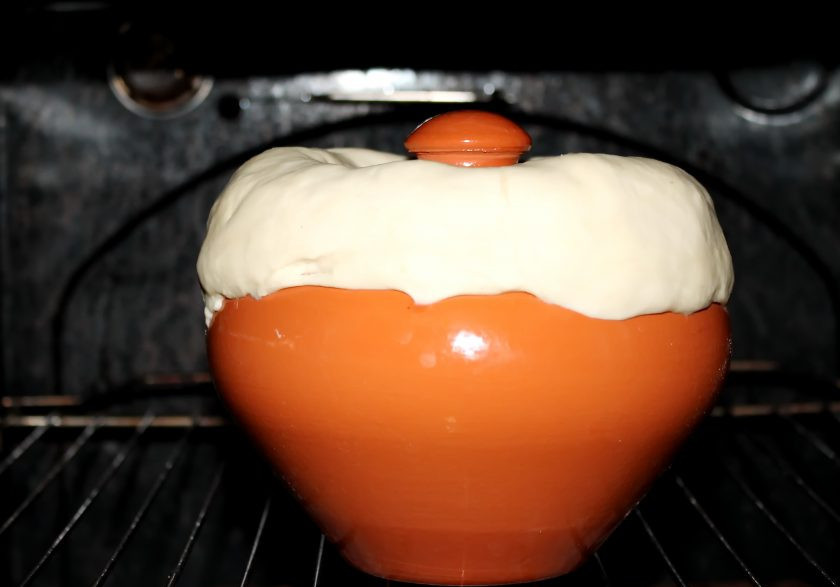 1. Этап. Варенуха: Поставьте горшочек с варенухой в духовку и томите в течение 10-12 часов при температуре 80-90 градусов.