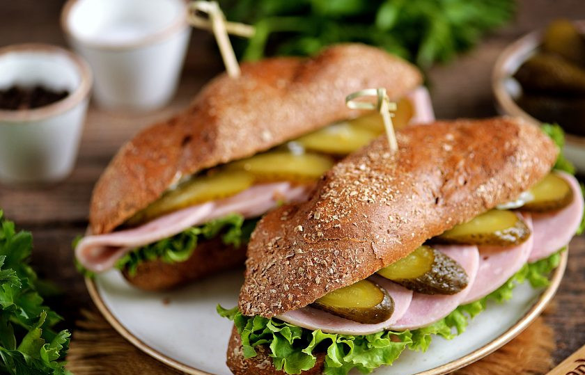 1. Этап. Бутерброд с солеными огурцами: Готовые бутерброды с солеными огурцами подавайте сразу же после приготовления. Приятного аппетита!