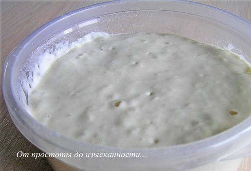 1. Этап. Энсаймада или Булочки-улитки: Минут через 40-60 закваска увеличится вдвое, появятся пузырьки - закваска жива и готова.