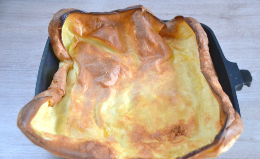 1. Этап. Голландские блины: Процесс выпечки — очень любопытное зрелище, так как блин начинает увеличиваться в размерах, раздуваться и 