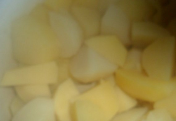 1. Этап. Пюре с зеленью: Картошку отварите.