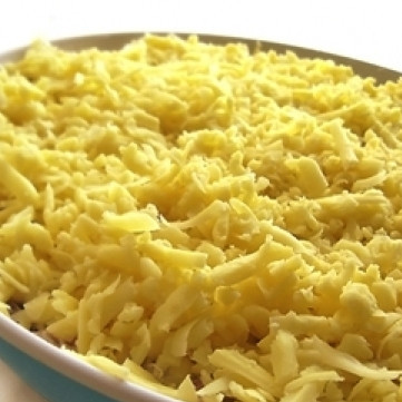 1. Этап. Салат Белые ночи: Сверху посыпаем салат сыром. Отправляем в холодильник на пару часов, после чего подаем к столу. Приятного аппетита! ;)