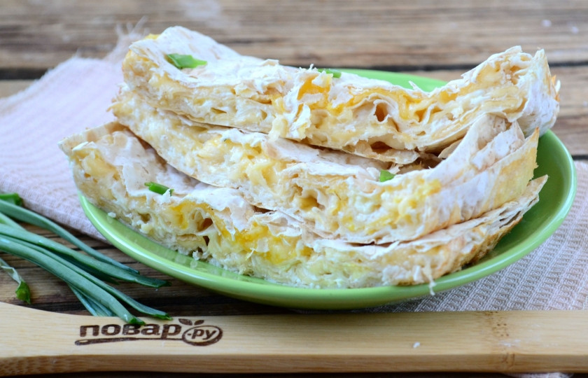 1. Этап. Сырный пирог из армянского лаваша: Сырный пирог из армянского лаваша готов, подавайте его горячим или теплым. Кушайте с удовольствием!