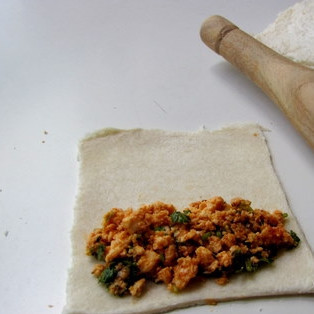 1. Этап. Закуска с Паниром: Заполняем 1 чайной ложкой начинки.