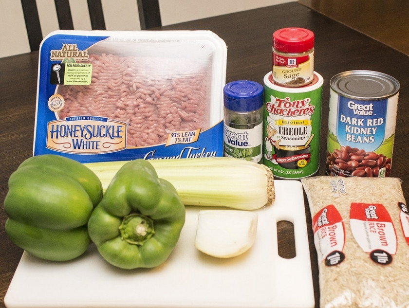 1. Этап. Рис с индейкой: Подготовьте ингредиенты.