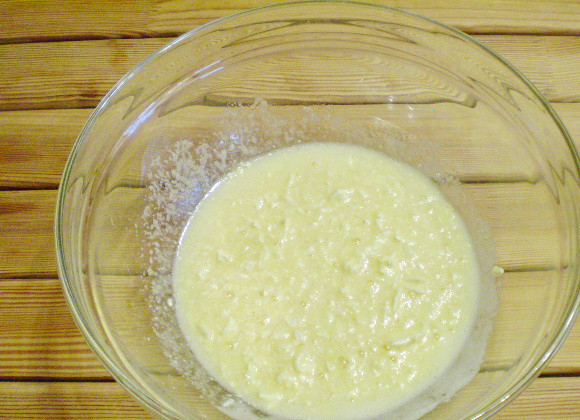 1. Этап. Простое печенье на маргарине: 5. И вилочкой разминаем, соединяя с яйцом и сахаром.