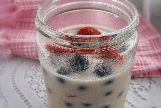 1. Этап. Ленивая овсянка в банке: 4. Все, баночку накройте и отправьте в холодильник на всю ночь.