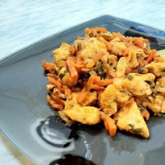 Курица с морковью и розмарином