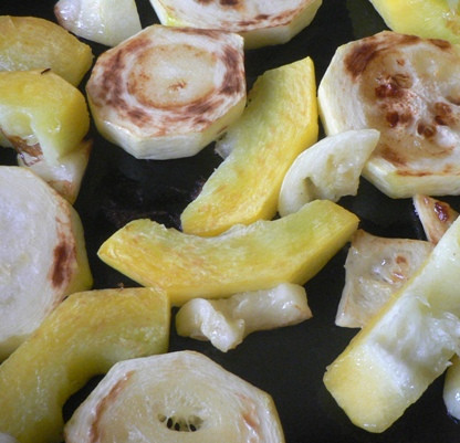 1. Этап. Кабачковая икра с уксусом: 1. Кабачки нарезаем произвольно, обжариваем на растительном масле до готовности с двух сторон. Соль - по вкусу.