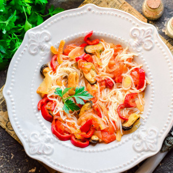 Рисовая лапша с мидиями