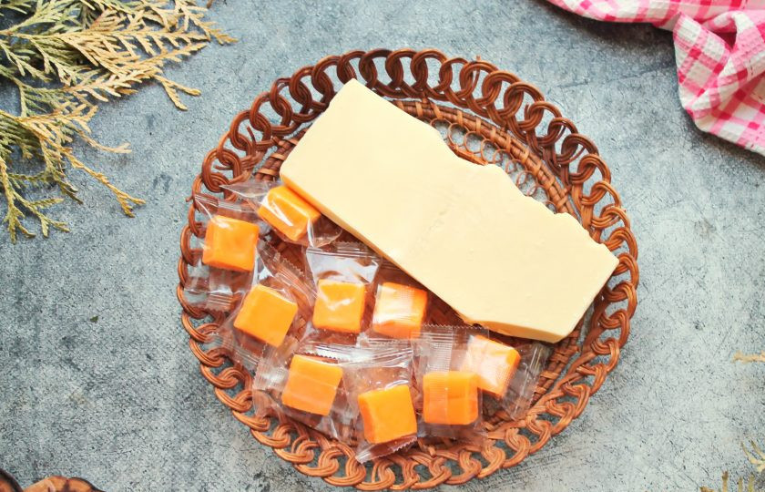 1. Этап. Конфеты Яичница: Подготовьте все необходимые ингредиенты для приготовления конфет 