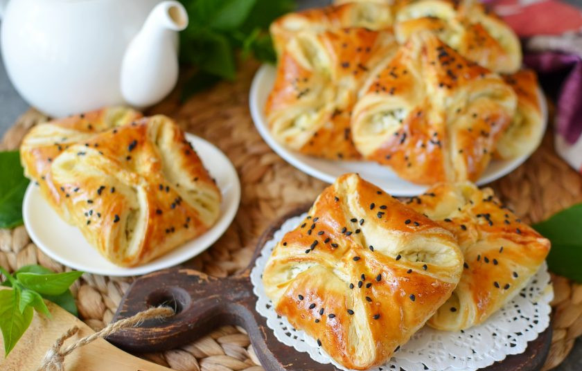 1. Этап. Слоеные конвертики с творогом: Угощайтесь!