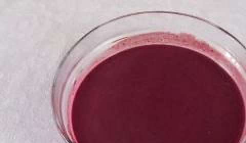 1. Этап. Холодный суп из черники: Затем в ягоды добавить сливки. Очень важно, чтоб ягоды были комнатной температуры, иначе сливки могут свернуться, а это не хорошо!