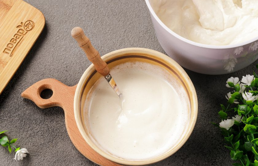 1. Этап. Бисквит в аэрогриле: Перемешайте, чтобы масса стала однородной.