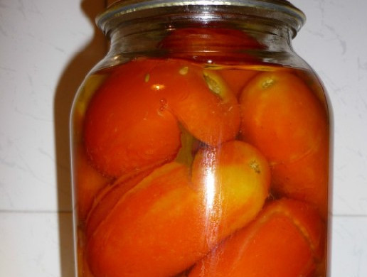 1. Этап. Фаршированные помидоры на зиму: Теперь закатываем банки и, как обычно, переворачиваем дном вверх, укутываем в одеяло и оставляем остывать, а затем переносим в прохладное место.