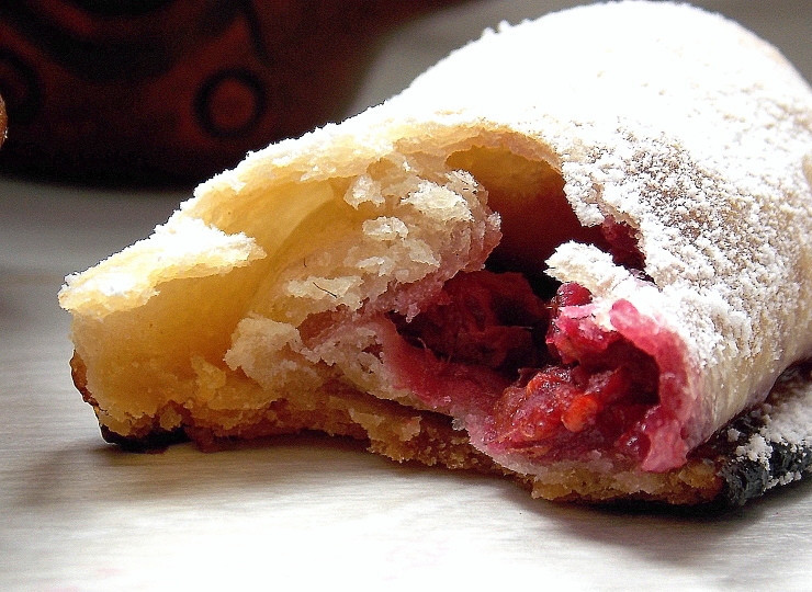 1. Этап. Хрустящие трубочки с малиной: Приятного аппетита!