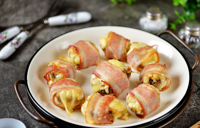 1. Этап. Шампиньоны в беконе в духовке: Вкуснейшие запеченные шампиньоны в духовке готовы! Подавайте в горячем виде. Приятного аппетита!