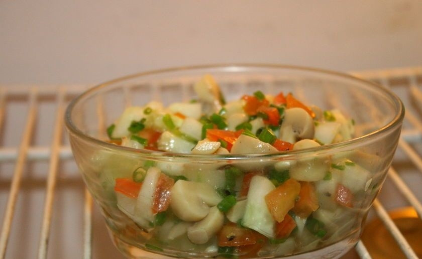 1. Этап. Салат с грибами без майонеза: 6. Перед подачей салат обязательно настаиваю в холодильнике, приятного аппетита!