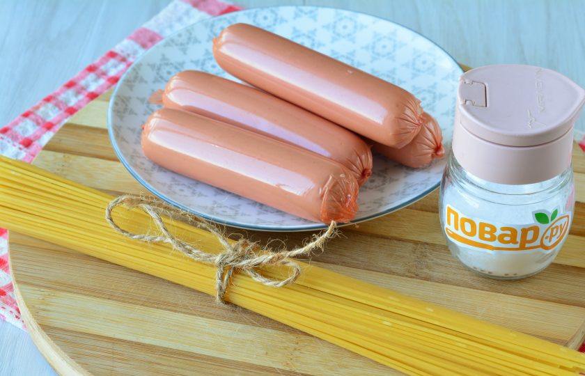 1. Этап. Волосатые сосиски: Подготовьте ингредиенты.