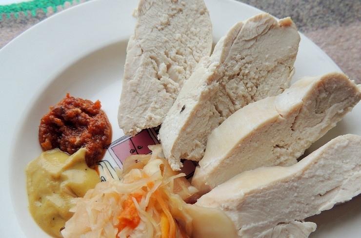 1. Этап. Курица в молоке в мультиварке: Вот в принципе и все, грудка готова, и ее можно подавать к столу. Приятного аппетита всем!