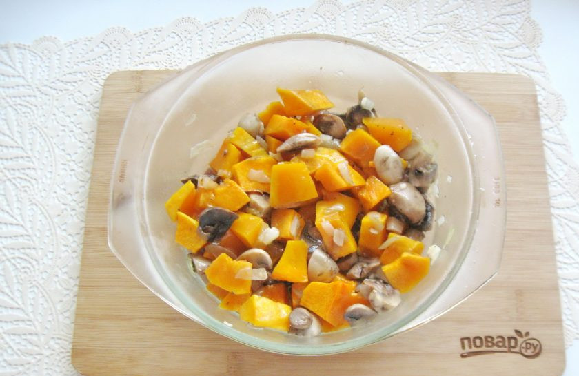 1. Этап. Тыква с грибами: Опять поставьте в духовку и запекайте все вместе еще 10-15 минут.
