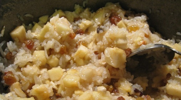 1. Этап. Плов с яблоками: Готовый плов перемешиваем и раскладываем по тарелочкам. Приятного всем аппетита!