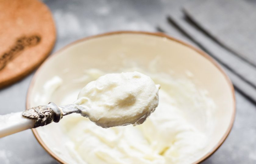 1. Этап. Крем для эклеров: Перемешайте хорошо все между собой, снимите пробу, отрегулируйте вкус.