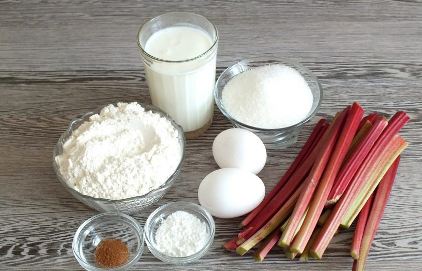 1. Этап. Шарлотка с ревенем: Подготовьте необходимые ингредиенты.