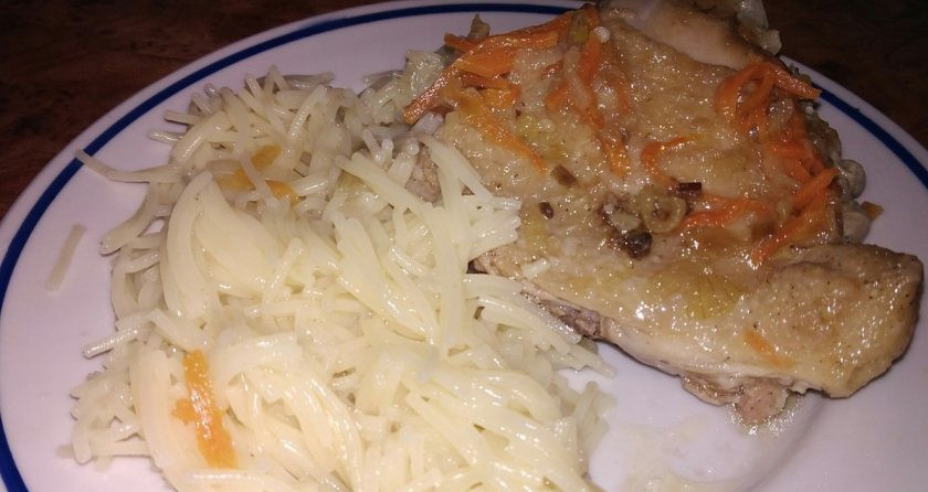 1. Этап. Курица с подливой и овощами: 6. Подавайте вместе с подливой.