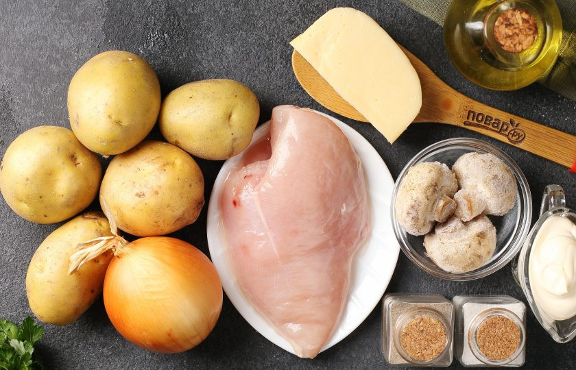 1. Этап. Запеканка из куриного филе с картошкой, грибами и сыром: Подготовьте все ингредиенты.