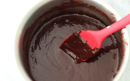 1. Этап. Торт Панчо домашний: 17. Для украшения используется шоколадная глазурь. Приготовить ее можно как на основе какао, так и растопив со сливочным маслом шоколад.