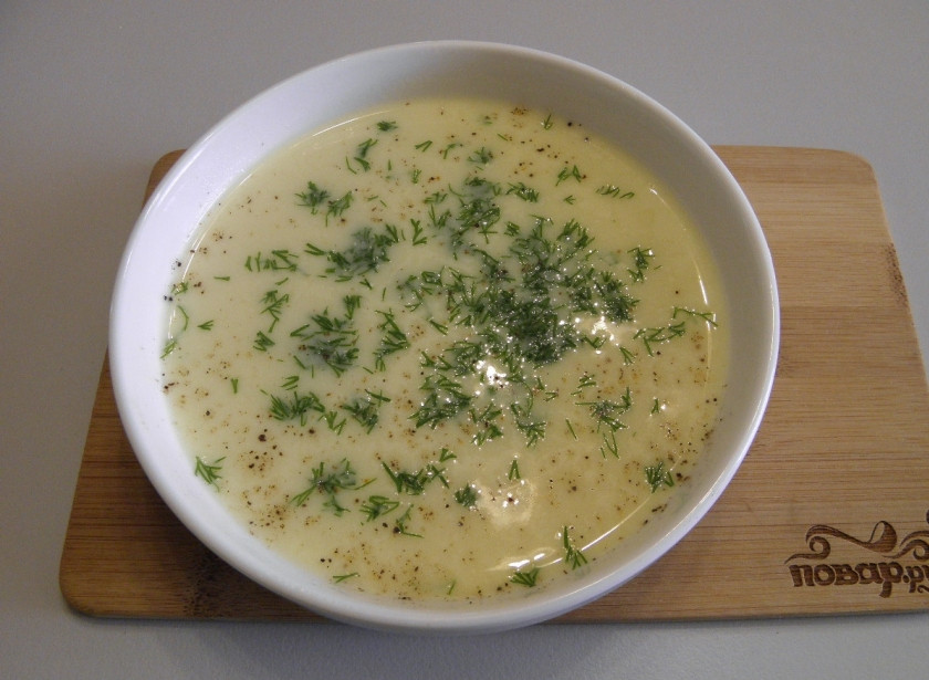 1. Этап. Сырный суп из плавленых сырков: В готовый суп добавьте любую свежую зелень, щепотку перца молотого. Подавайте супчик к столу горячим. Приятного аппетита!