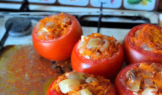 1. Этап. Фаршированные помидоры: Помидоры не должны лопнуть после приготовления.