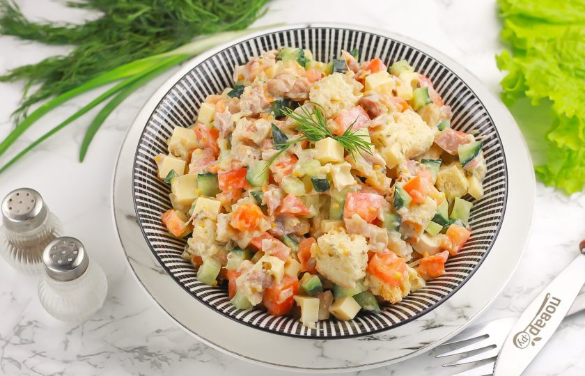 1. Этап. Салат Тёщин: Выложите салат 