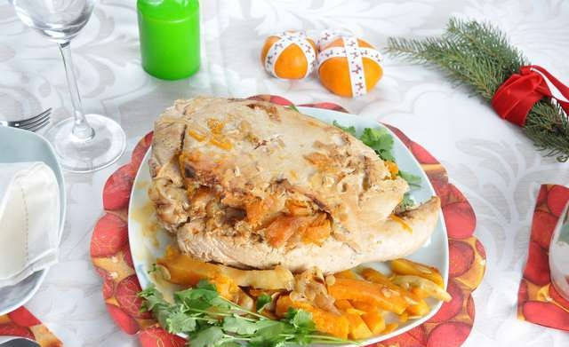 1. Этап. Филе индейки в рукаве: После этого времени переверните тушку и ещё раз полейте соком. Оставьте ещё на 10 минут. Перед подачей удалите зубочистки, добавьте зелень, а соус процедите. Приятного аппетита!