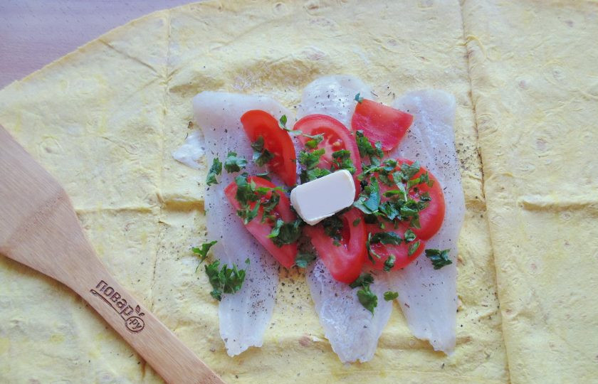 1. Этап. Судак запеченный в лаваше: Выложите сверху кусочек сливочного масла.