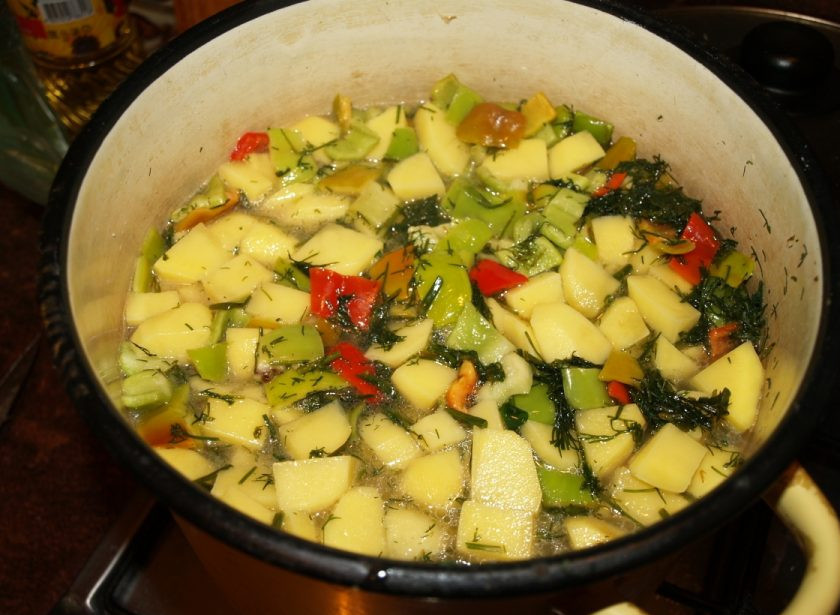 1. Этап. Свинина, тушенная с укропом: 5. Для контраста перец можно взять зеленый или красный.