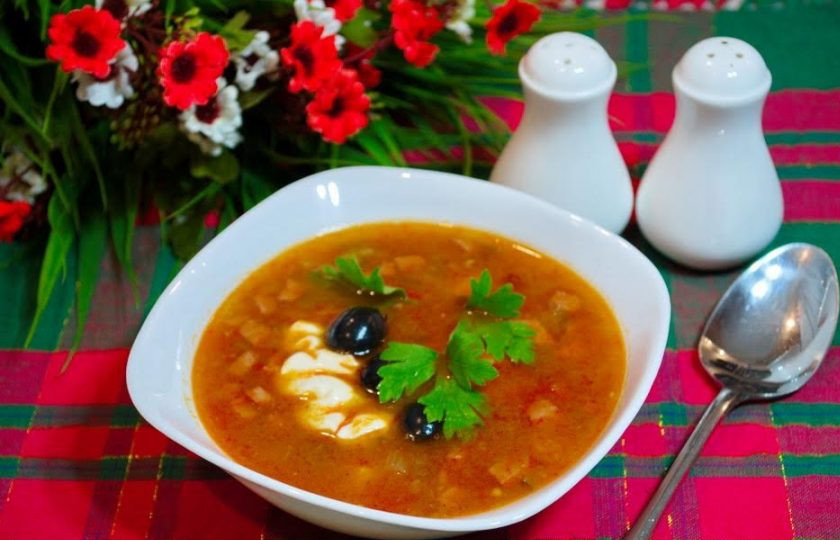 1. Этап. Солянка сборная мясная: 11. Вот такая яркая, ароматная и доступная солянка у нас вышла. Приятного аппетата.