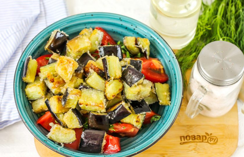 1. Этап. Лаззат: Выложите обжаренные баклажаны и посолите, перемешайте все.