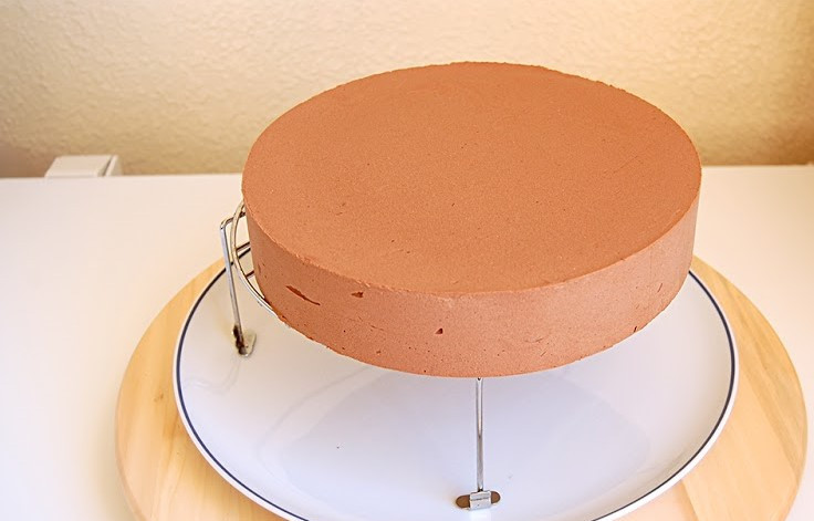 1. Этап. Торт Царский: Торт достаем из холодильник и снимаем форму.