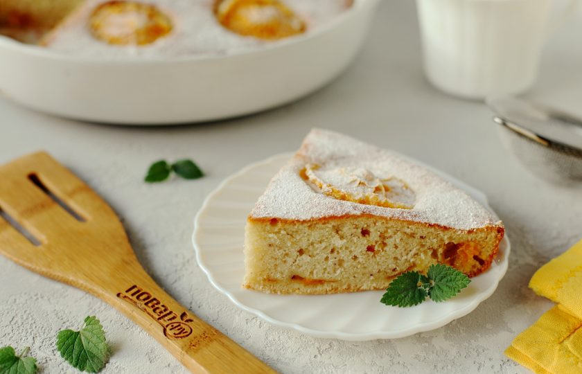 1. Этап. Пирог с мандаринами на кефире: По желанию посыпаем пирог сахарной пудрой или поливаем шоколадной глазурью и подаем к столу. Приятного аппетита!