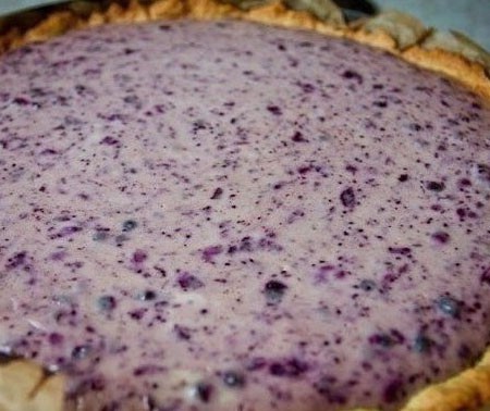 1. Stage. Blueberry Cottage Cheese Pie: Pour the filling onto the cake and bake for another 30 minutes at 180-200 degrees.