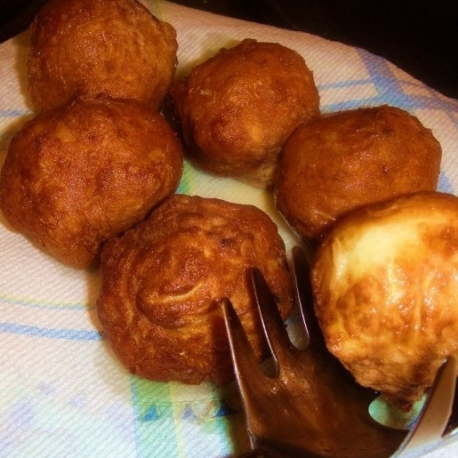 1. Этап. Пирожки с курицей и картошкой: Готовим до золотистой корочки, выкладываем на бумажное полотенце.