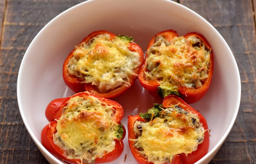 1. Этап. Жюльен в болгарском перце: Духовку выключите, блюдо оставьте внутри еще на 15 минут, чтобы сам перец стал мягче.